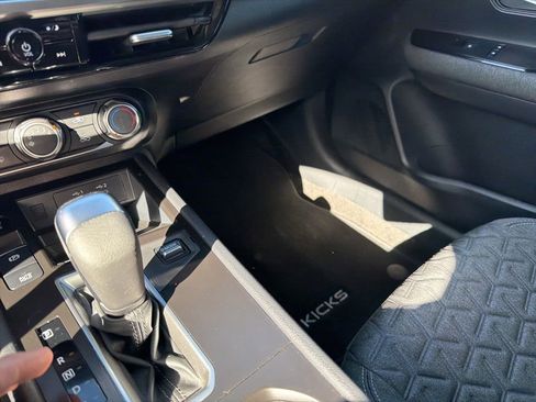 Certified 2025 Nissan Kicks SV image 21