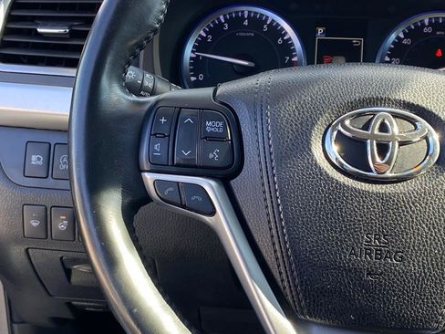 Used 2017 Toyota Highlander Limited Platinum image 14