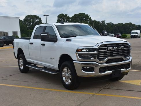 Used 2025 RAM 2500 Big Horn AWD/4WD image 3