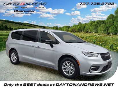 Used 2024 Chrysler Pacifica Touring-L
