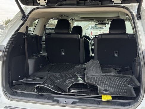 Used 2024 Toyota Highlander Platinum image 33