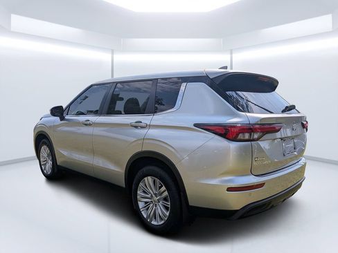 Used 2024 Mitsubishi Outlander ES FWD image 5