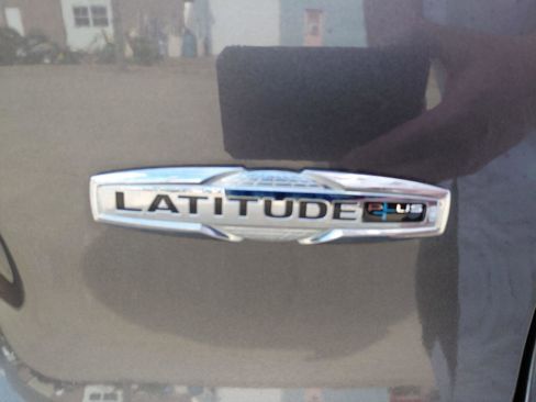 Used 2020 Jeep Cherokee Latitude Plus w/ Cold Weather Group image 19