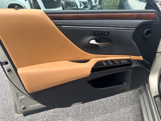 Used 2024 Lexus ES 350 w/ Premium Package FWD image 10