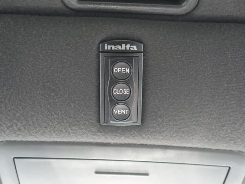 Used 2011 Dodge Challenger RWD image 27