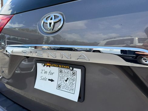 Used 2017 Toyota Sienna AWD image 11