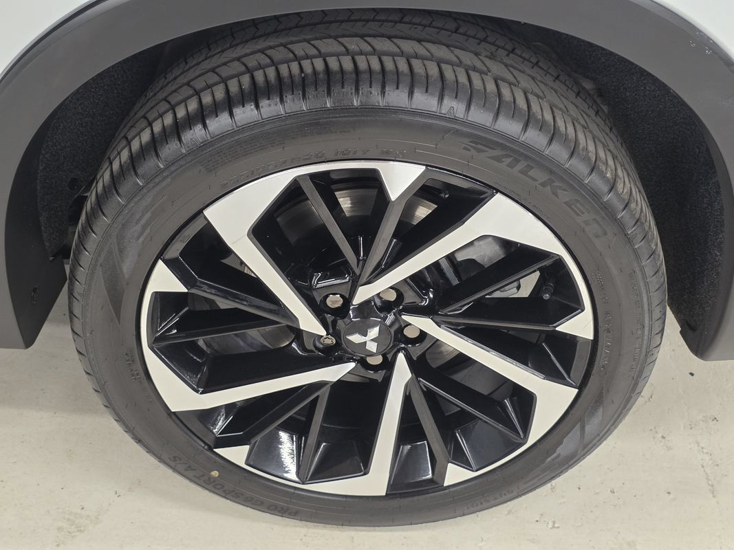 Used 2024 Mitsubishi Outlander AWD image 54