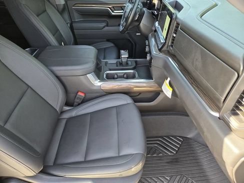 Used 2025 Chevrolet Silverado 1500 LT Trail Boss w/ Convenience Package II AWD/4WD image 14