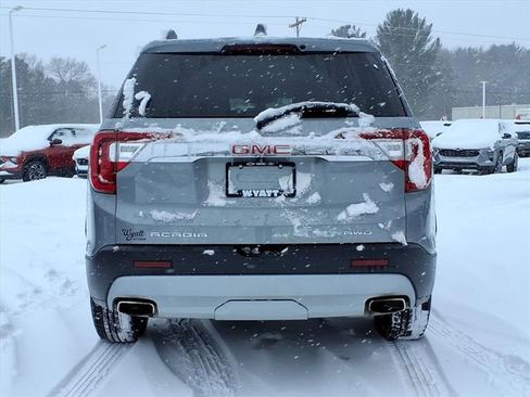 Used 2023 GMC Acadia SLE w/ Driver Convenience Package image 6