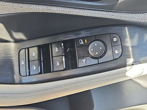 Used 2023 Nissan Rogue SV FWD image 26
