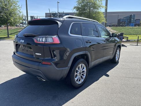 Used 2019 Jeep Cherokee Latitude w/ Cold Weather Group AWD/4WD image 9