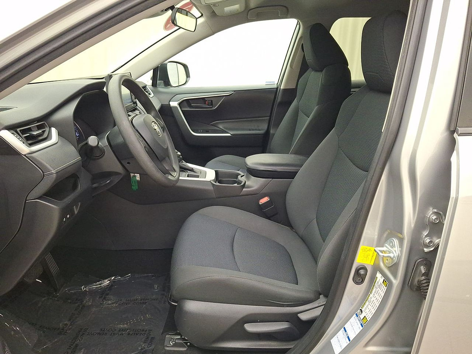 Used 2021 Toyota RAV4 LE AWD/4WD image 14