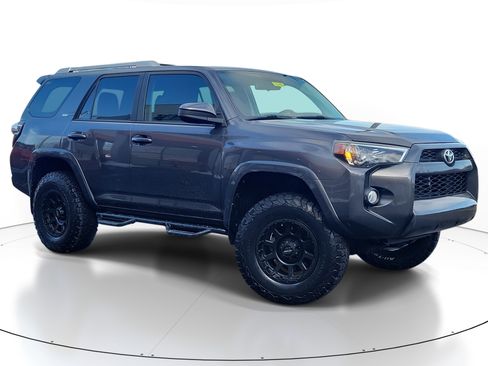 Used 2018 Toyota 4Runner SR5 image 1