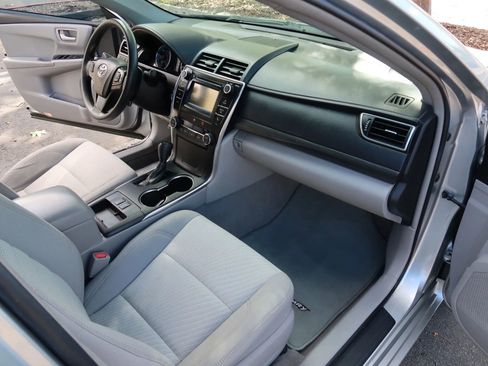 Used 2016 Toyota Camry LE FWD image 22