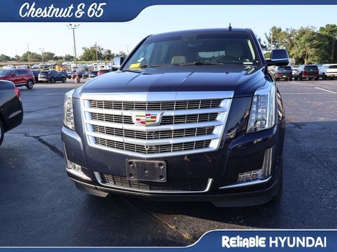 Used 2019 Cadillac Escalade Luxury w/ LPO, Radiant Package AWD/4WD image 8