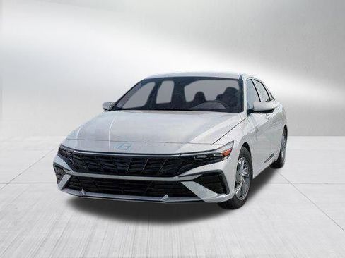 New 2026 Hyundai Elantra SE image 15