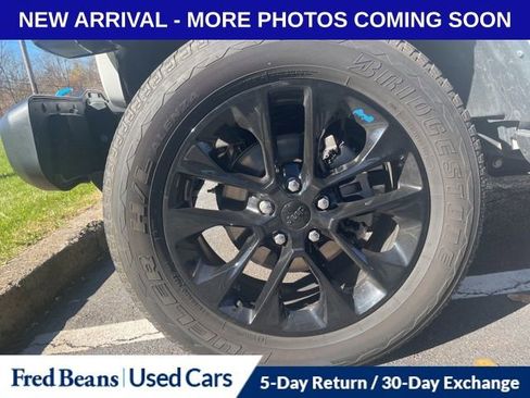 Used 2022 Jeep Wrangler Unlimited Sahara w/ Cold Weather Group image 13