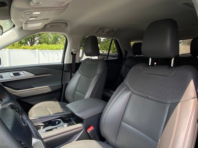 Used 2025 Ford Explorer Active w/ Active Comfort Package AWD/4WD image 14