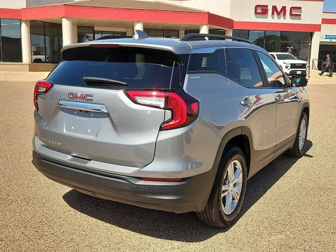 Used 2024 GMC Terrain SLE w/ Driver Convenience Package FWD image 4
