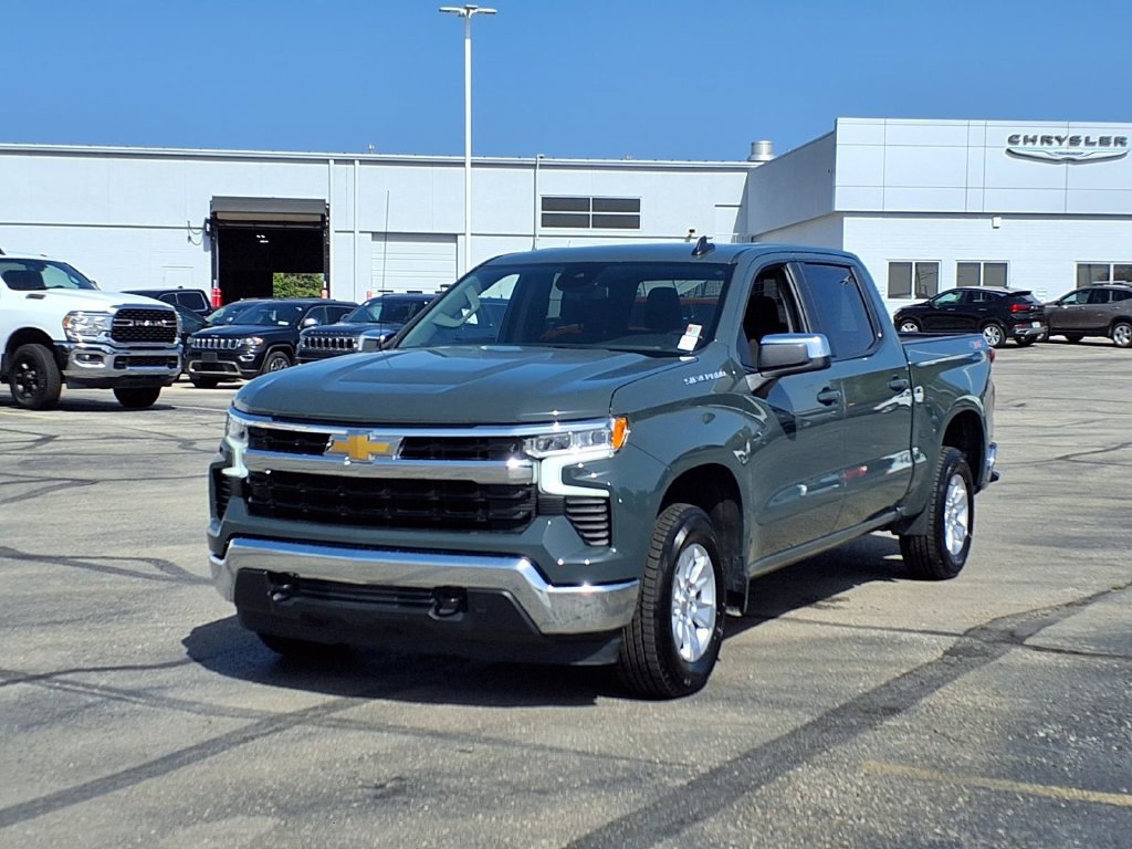 Used 2025 Chevrolet Silverado 1500 LT AWD/4WD image 2