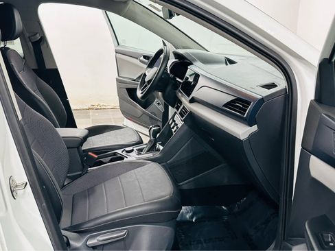 Certified 2023 Volkswagen Taos SE w/ Black Wheel Package AWD/4WD image 7