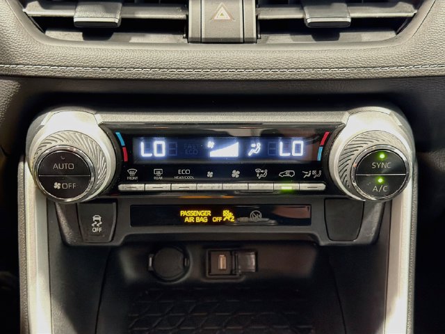 Certified 2021 Toyota RAV4 LE AWD/4WD image 13