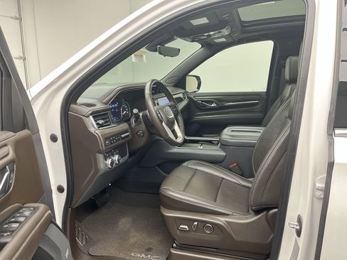 Certified 2021 GMC Yukon Denali w/ Denali Premium Package image 3