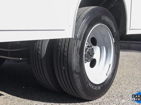 Used 2018 Ford F550 2WD Crew Cab Super Duty image 40