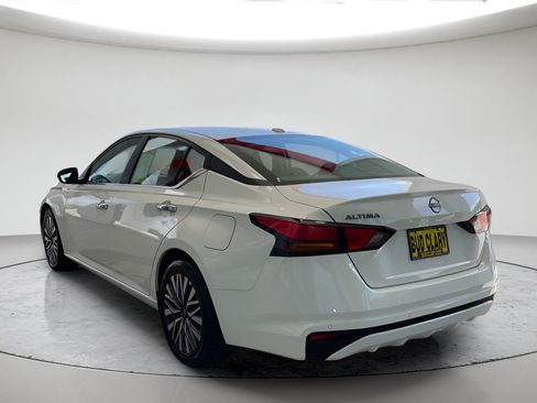 Used 2025 Nissan Altima 2.5 SV FWD image 7