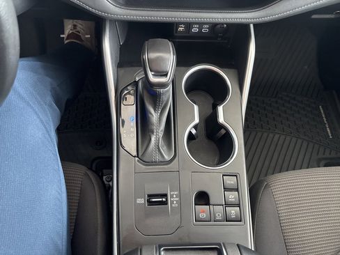 Used 2024 Toyota Highlander LE image 17