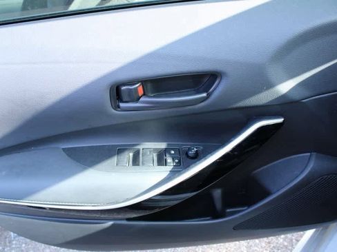 Used 2022 Toyota Corolla LE image 10