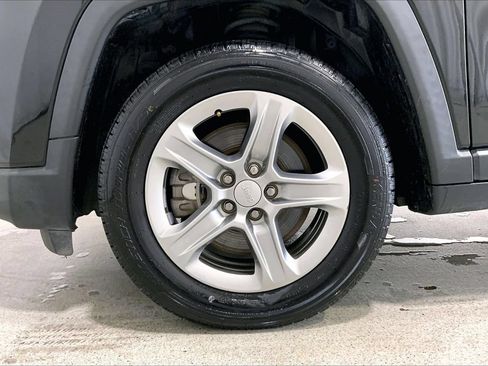 Used 2023 Jeep Compass Latitude AWD/4WD image 8