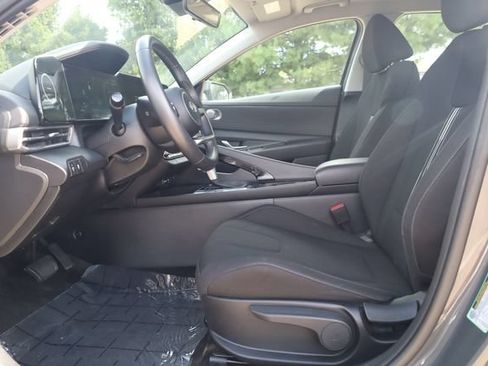 Used 2025 Hyundai Elantra SEL FWD image 14