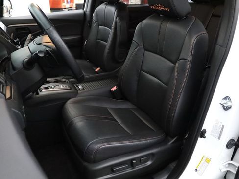 Used 2023 Honda Passport TrailSport image 2