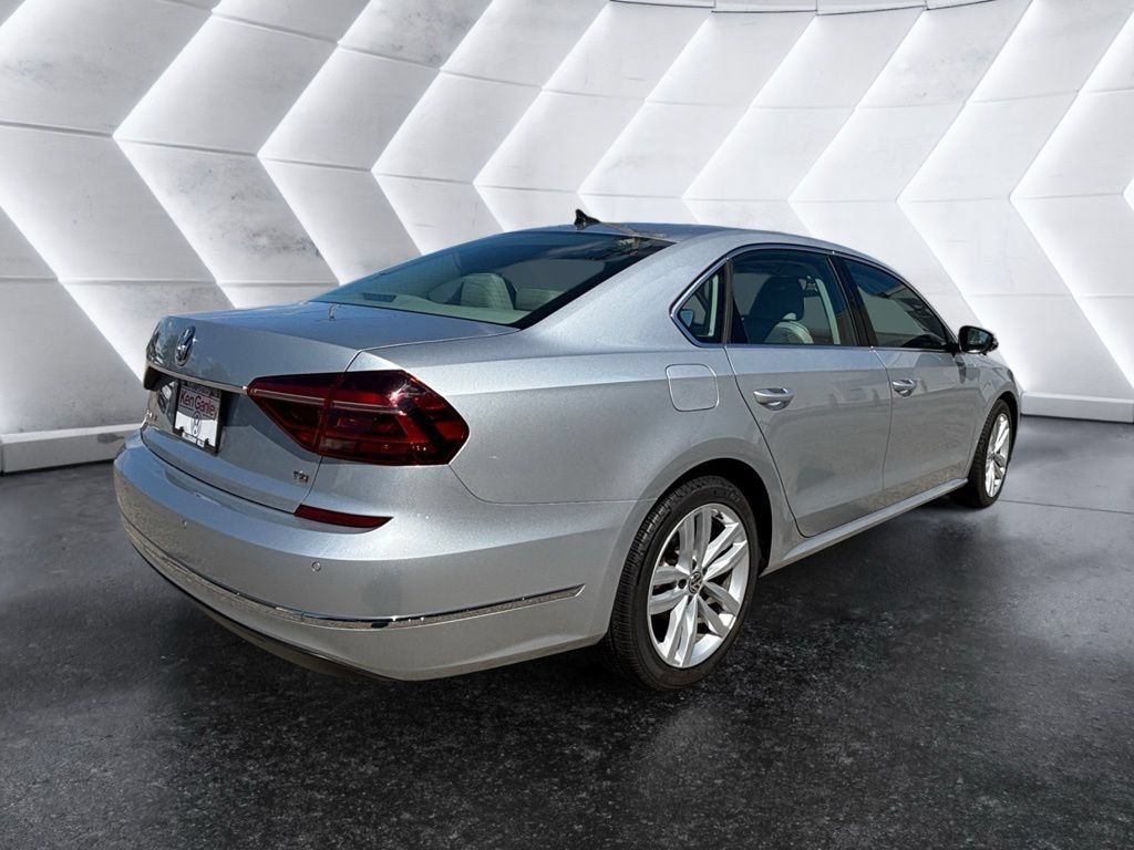 Used 2018 Volkswagen Passat 2.0T SE FWD image 4