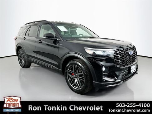 Used 2025 Ford Explorer ST-Line w/ ST-Line Street Pack image 1