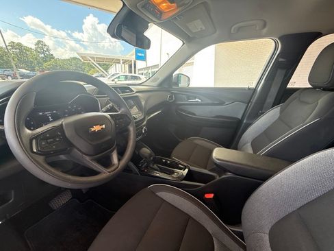 Used 2023 Chevrolet TrailBlazer LT FWD image 16