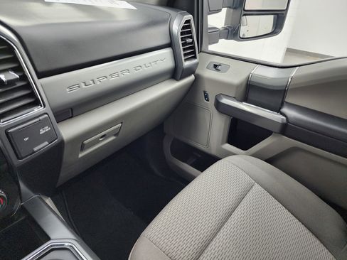 Used 2022 Ford F250 XLT w/ Black Appearance Package image 12