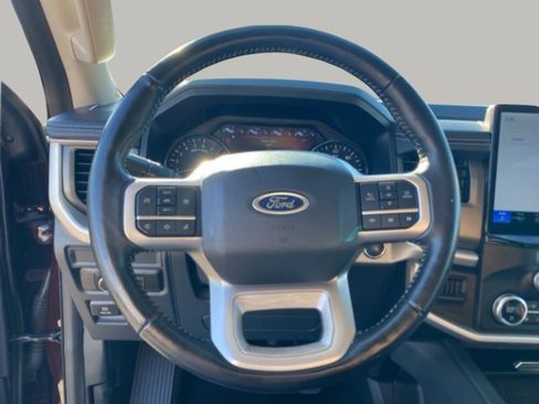 Used 2024 Ford Expedition Max XLT image 11