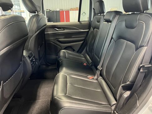 Used 2024 Jeep Grand Cherokee Limited AWD/4WD image 17