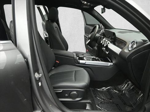 Certified 2022 Mercedes-Benz GLB 250 4MATIC image 29