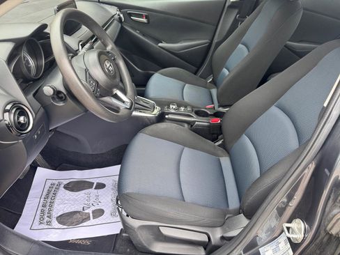 Used 2019 Toyota Yaris LE FWD image 5
