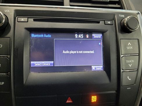 Used 2016 Toyota Camry SE FWD image 25