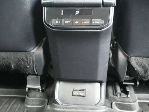 Used 2023 Toyota Highlander XLE FWD image 15