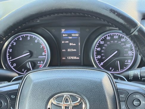 Used 2020 Toyota Camry SE FWD image 29