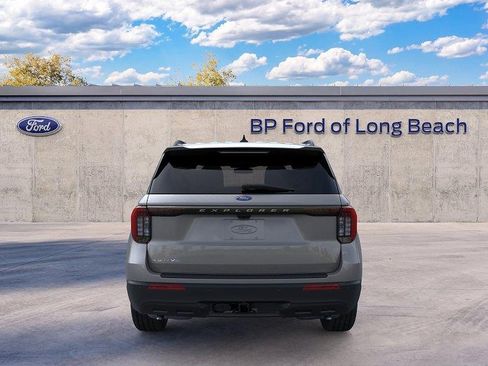New 2026 Ford Explorer Active RWD image 5