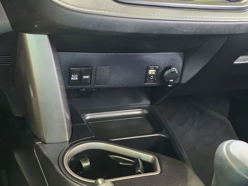 Used 2017 Toyota RAV4 LE FWD image 21