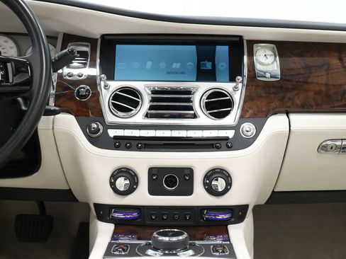 Used 2017 Rolls-Royce Ghost RWD image 36