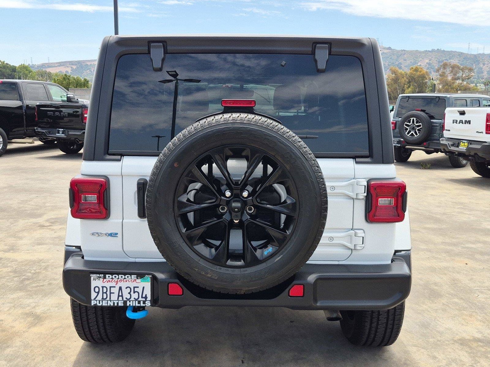 Used 2022 Jeep Wrangler Unlimited Sahara AWD/4WD image 5