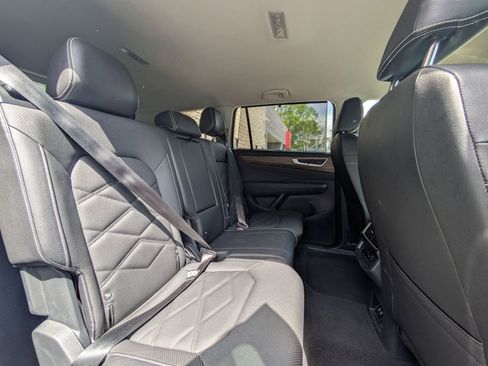 Used 2025 Volkswagen Atlas SE image 29